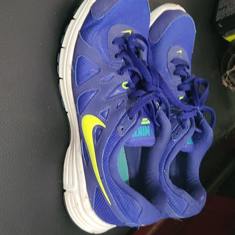 Nikes - Picture 3 of 3